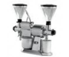 Forniture ristorazione - Macinacaffe'/macinapepe/grattugia - mod. mcmpgr cgpt - produzione oraria caffe'/formaggio kg 10/50 - alimentazione v 230/400/50-60hz trifase - potenza kw 0,75 (0,1 hp) - dim. cm l 65 x p 26 x h 65 - norma ce
