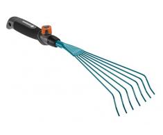 Grattaterra GARDENA combisystem: Piccola scopa a ventaglio per la pulizia di aiuole e larieggiatura di prati muschiosi, larghezza 12 cm (8917-20)