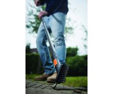 Fiskars Spazzola per fessure con lama integrata, Testa di attrezzo, Lunghezza: 18,5 cm, Larghezza: 15 cm, Setole in acciaio/Struttura in plastica rinforzata con fibra di vetro, Nero/Arancione, QuikFit, 1000657