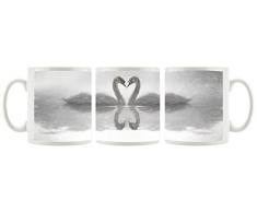 amore cigni che formano il cuore nero, tazza Motif in bianco 300ml ceramica, grande idea regalo per ogni occasione. La tua nuova tazza preferita per caffè, tè e bevande calde.
