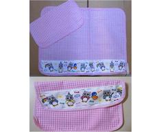 Set Colazione per Asilo Tovaglietta cm 38x48 Tovagliolo cm 30x30 Busta cm 18x27 chiusa e cm 36x27 aperta, con nome del bambino ricamato. Dopo l'acquisto inviaci un messaggio con il nome da RICAMARE
