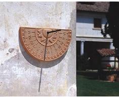 PANNELLO DA PARETEMERIDIANA IN TERRACOTTA FATTO A MANO; ALTEZZA CM. 23, LARGHEZZA CM. 39, PROFONDITA’ CM. 3,5 (NON COMPRENDE LO GNOMONE). MADE IN ITALY