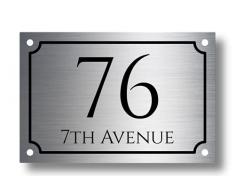 Numero civico in laminato plastico spessore 3.2 mm - Targa per esterno con incisione personalizzata - Formato rettangolare in 3 misure a scelta (Testo Nero - Sfondo Acciaio Spazzolato)