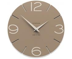 CalleaDesign - Orologio da parete silenzioso in stile moderno adatto per la cucina, la camera ed il bagno. Modello Smile color caffelatte di diametro 30 cm. Batteria ed accessori inclusi.