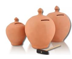 Salvadanaio in Terracotta con Martello Cm. 22 h.