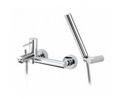 Rubinetto suvi esterno vasca dotato di kit doccia, design tondeggiante raffinato e minimale.