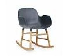 Normann Copenhagen a dondolo FORM ROCKING ARMCHAIR (Blu - Polipropilene e rovere)