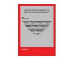 Avvocati senza firma seduti al tavolino nel bar della piazza... - Fav