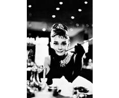 1art1 Audrey Hepburn - Colazione da Tiffany N/B Poster Stampa (91 x 61cm)