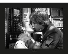 Komar Quadro da Parete Star Wars Classic Leia Han Kiss, per cameretta dei Bambini, Decorazione, Stampa Senza Cornice Disponibile in 3 Misure, Multicolore, WB123-40x30